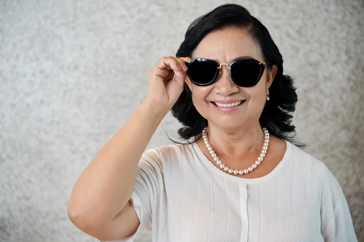 coupe de cheveux femme 50 ans avec lunettes