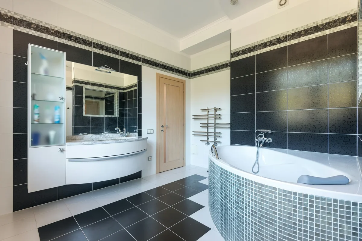 carrelage salle de bain noir et blanc