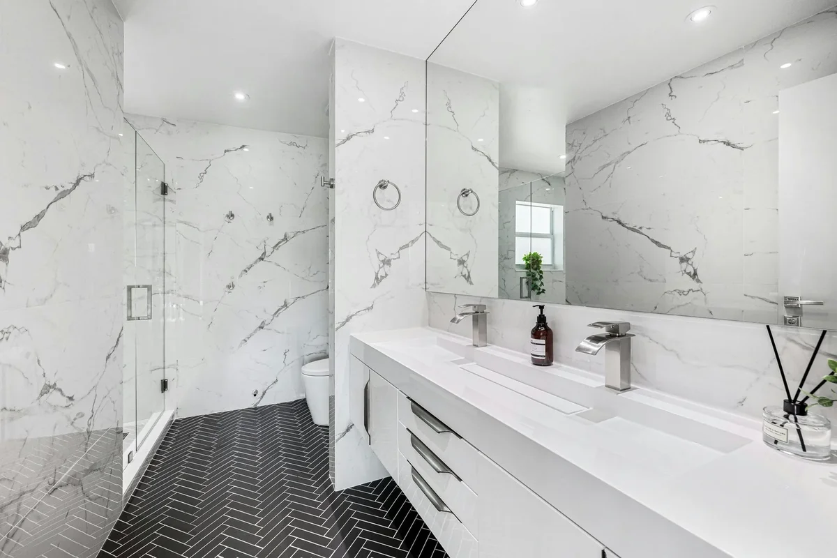 carrelage salle de bain noir et blanc
