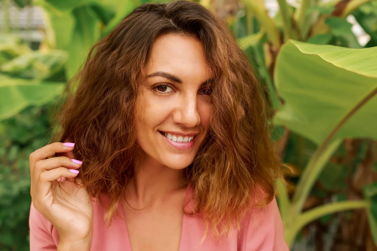 balayage caramel pour cacher cheveux blancs